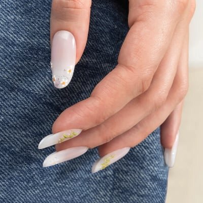 unghie primavera latte